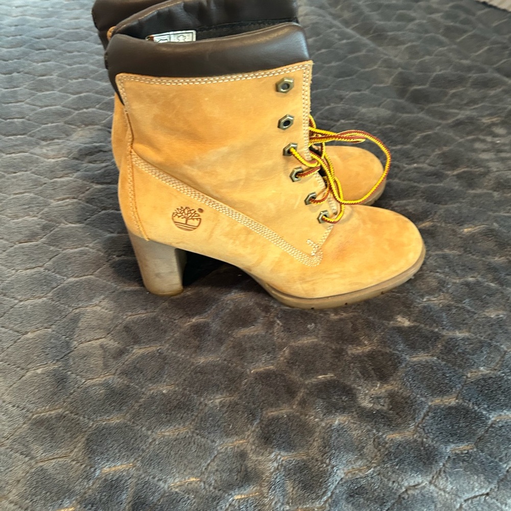 Timberland Orange Suede Lace-Up Heeled Ankle Boots with Brown Collar - Picture 3 of 4